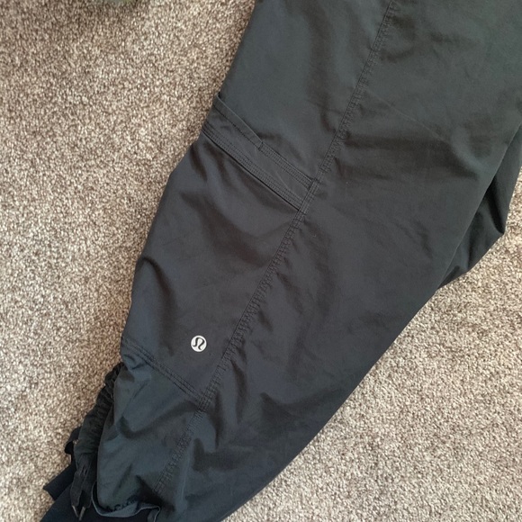 LULULEMON / BLACK CINCHED LEG CROPS - Picture 5 of 5